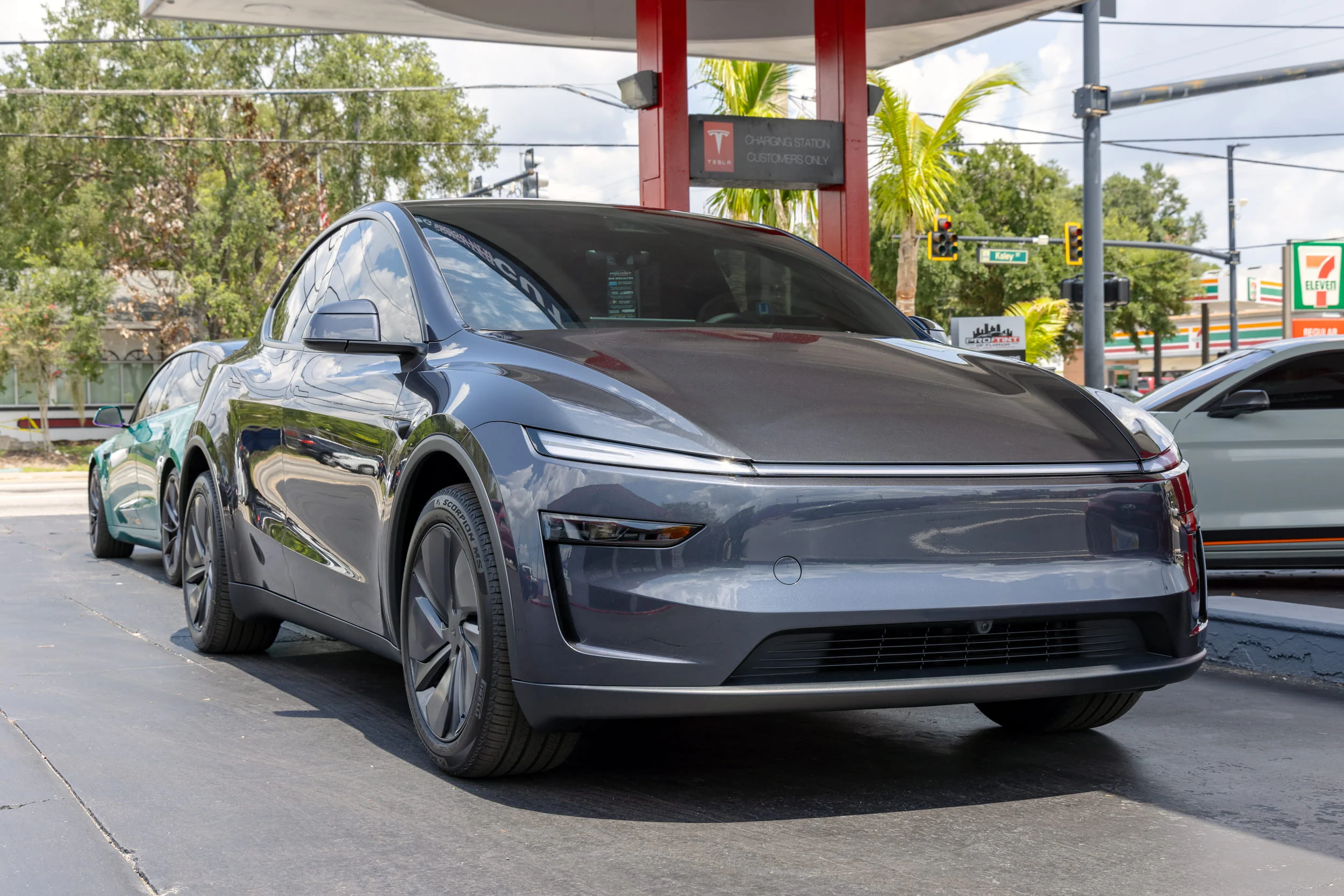 Tesla Model Y Tinted with 3M Ceramic IR by Pro Tint of Orlando – 3M Window Tinting Tesla Model Y Tinted with 3M Ceramic IR by Pro Tint of Orlando - 3M Window Tinting